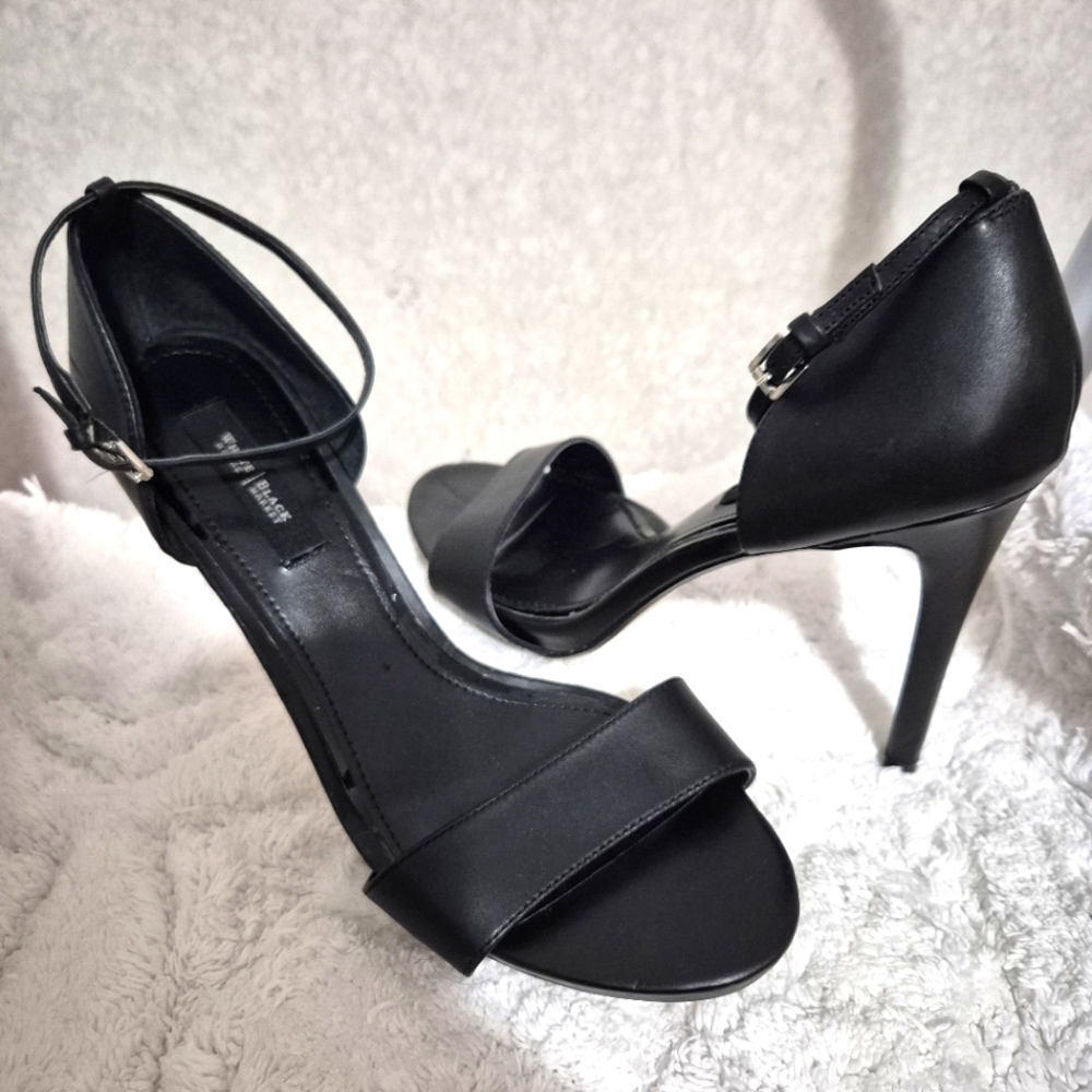 WHITE HOUSE/ BLACK MARKET Elegant Black High Heel Sandals...SIZE:10M